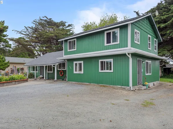 235 16th St SE, Bandon, OR 97411