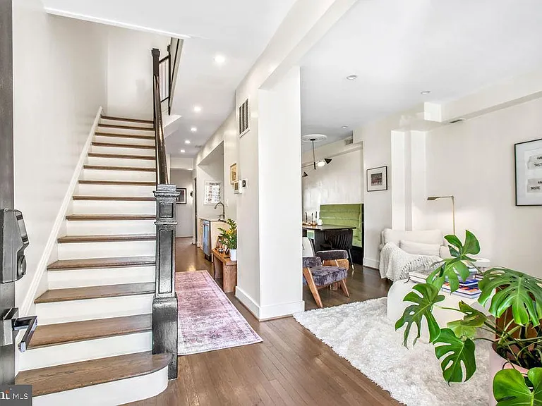 318 Todd Pl NE — Photo 4