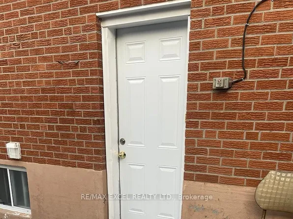 387 E Crosby Ave, Richmond Hill, ON L4C 2R8