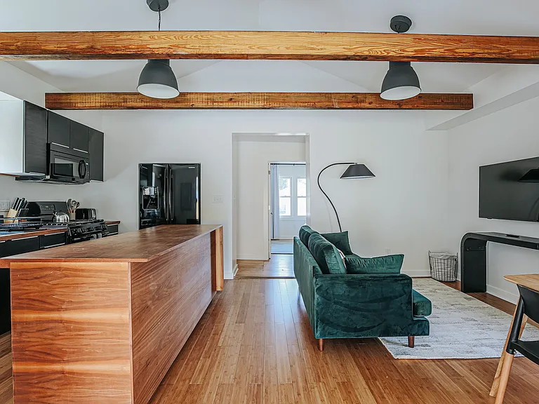 1023 King St — Photo 21