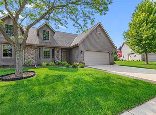 W203N16129 Pin Oak Cir, Jackson, WI 53037