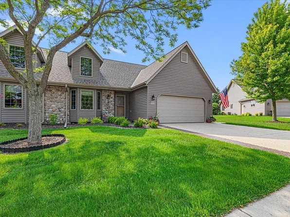 W203N16129 Pin Oak CIRCLE, Jackson, WI 53037