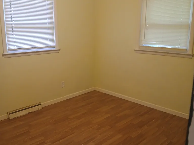 148 E Maple St — Photo 4
