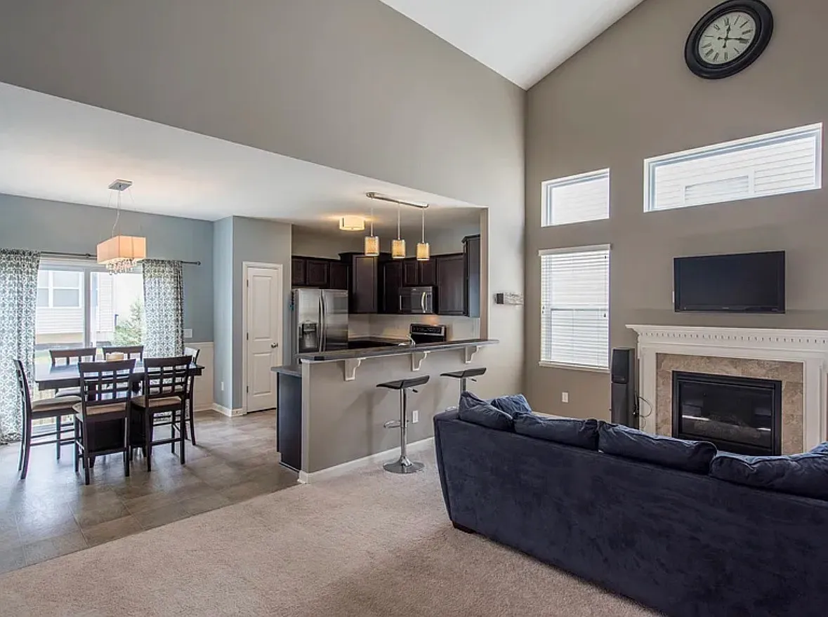 370 Benedetti Ave — Photo 2