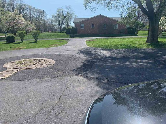 3rd image of 785 Lee Jackson Hwy