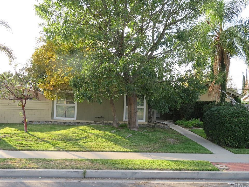 1st image of 7915 Fallbrook Ave