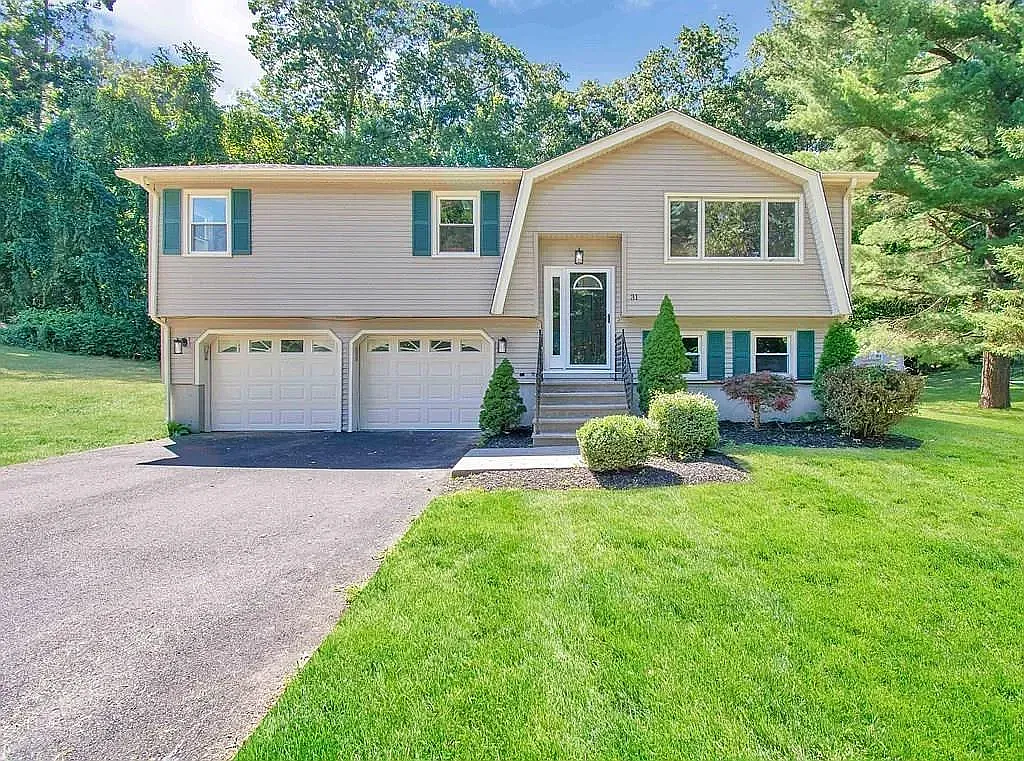 3 bed, 1.5 bath, 1226 sqft, $3,500 — Photo 1