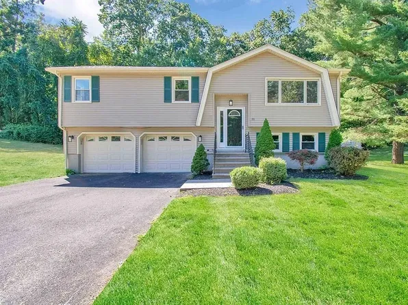 31 June St, Dudley, MA 01571