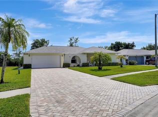 112 Versailles Cir, Naples, FL 34112