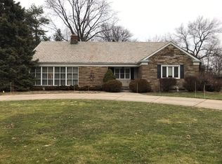 23501 S Woodland Rd, Shaker Hts, OH 44122