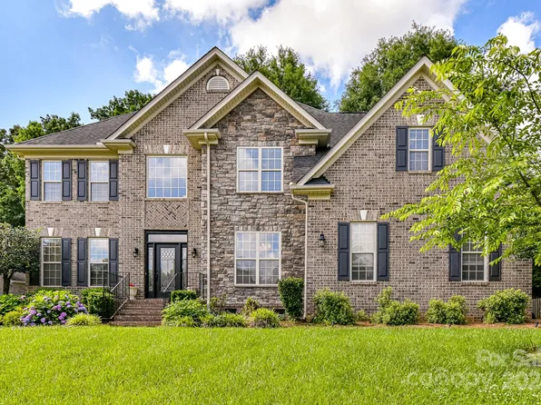 225 Limerick Dr, Matthews, NC 28104