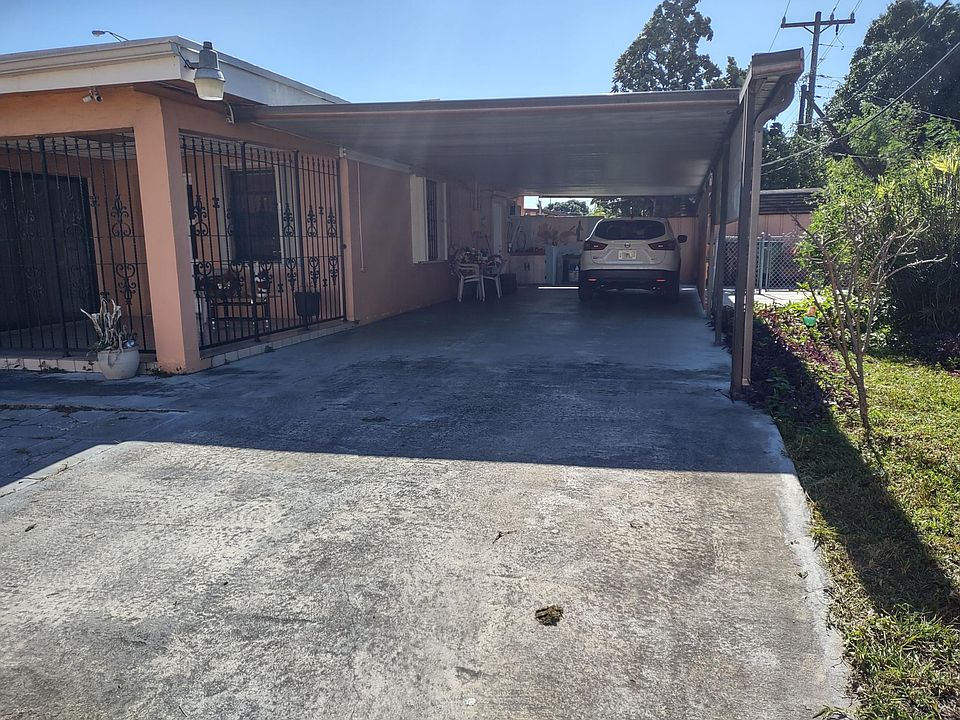 fenced driveway for cars