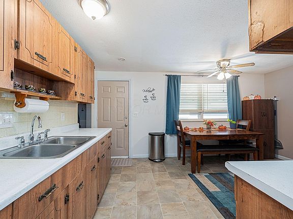 5th image of 1486 Dobson Sq N
