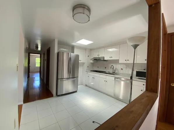 284 Wayne Street image 4 of 7