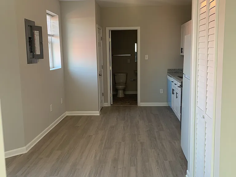 1104 Oak St #4 — Photo 6
