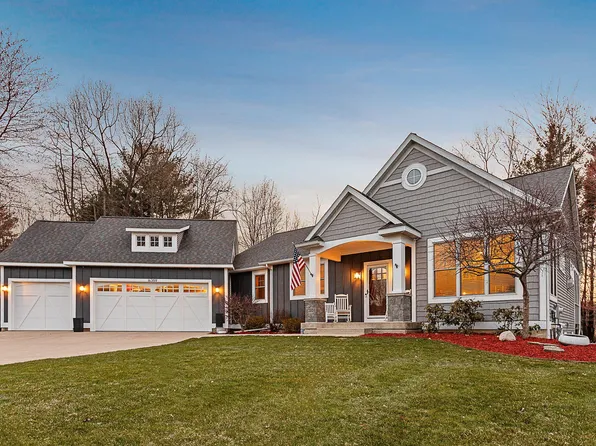 16359 W Willow Dr, Spring Lake, MI 49456