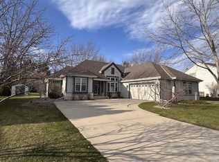 726 Heron Dr, Waterford, WI 53185