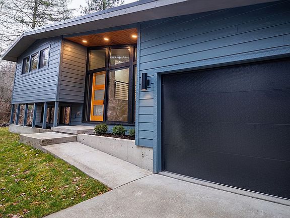 4th image of 74 E Park Dr