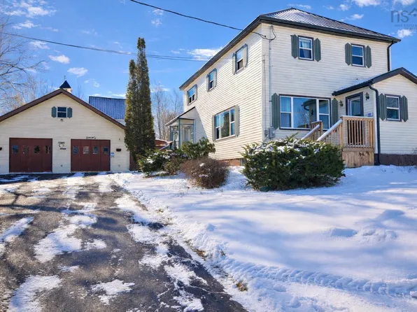 46 Cornwall St, Amherst, NS B4H 1H9