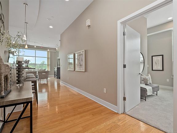 4th image of 8025 Maryland Ave Unit 3E