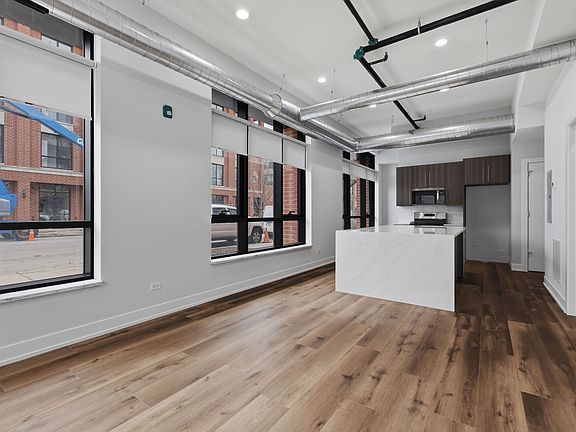 4th image of 2725 W Fullerton Ave #101