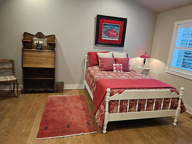 302 E Geneseo St #B — Photo 16