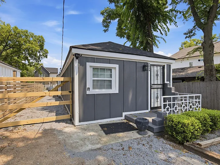 2834 Clifton Ave — Photo 3