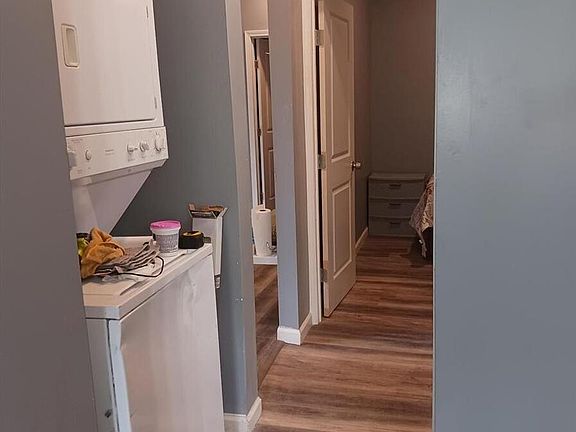 3rd image of 5854 Maple Ave #2