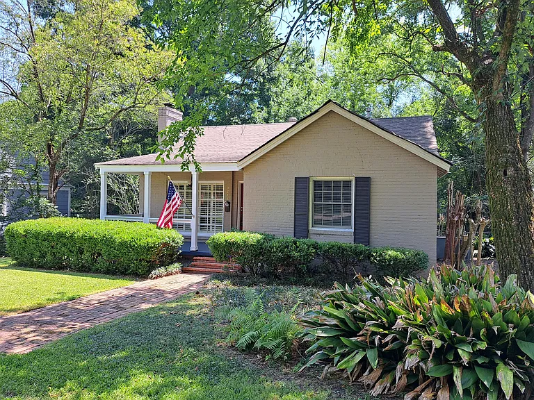 3243 Wellington Rd — Photo 2