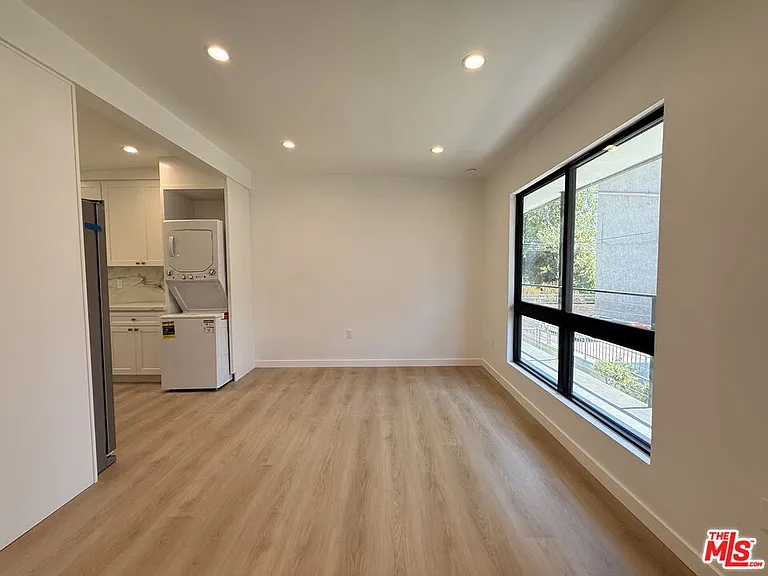 540 Indiana Ave #4 — Photo 3