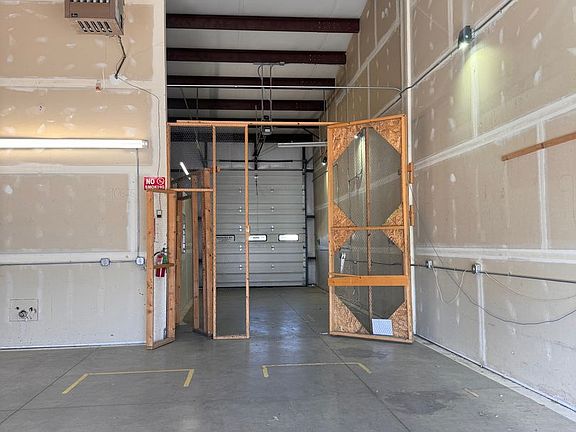5th image of 412 Bastille Dr Unit 1B