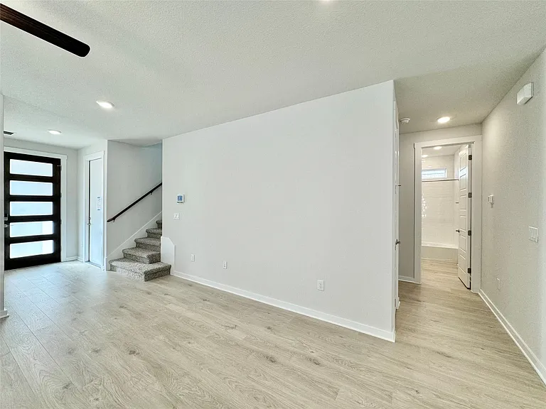 404 Tinto St — Photo 24