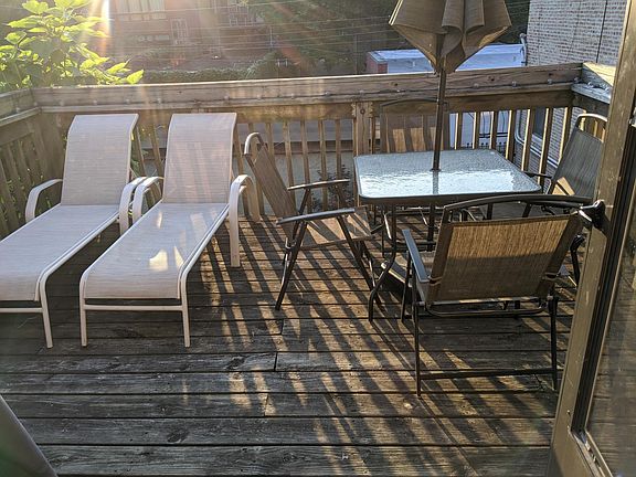 3rd image of 1374 N Wolcott Ave #2F