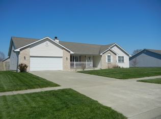 355 Ramblewood Ln, Sherman, IL 62684