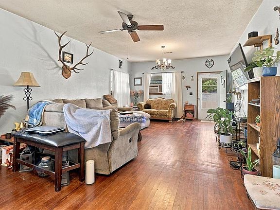 6th image of 313 S Magnolia Ave