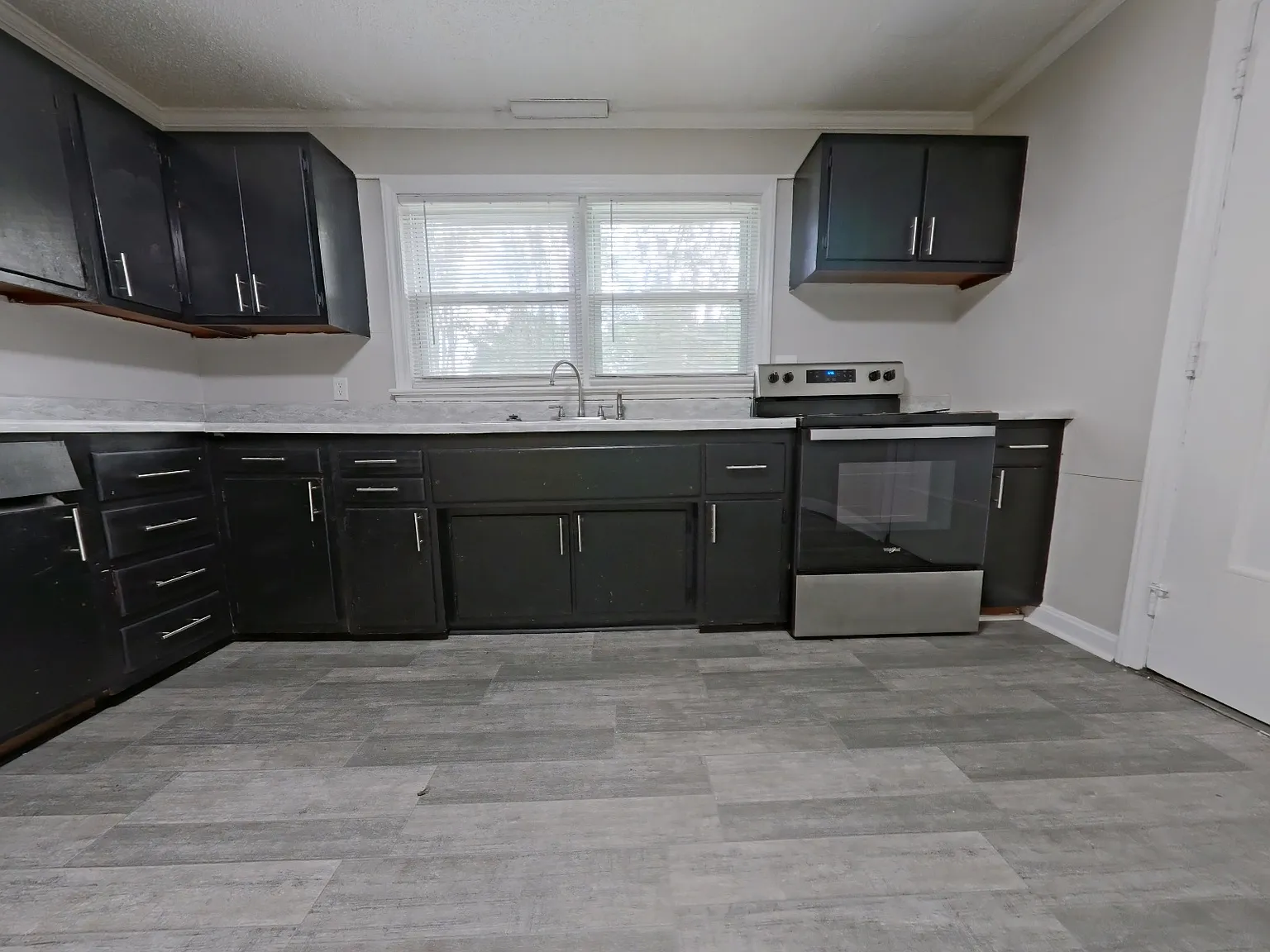 3 bed, 962 sqft, $1,325 — Photo 3