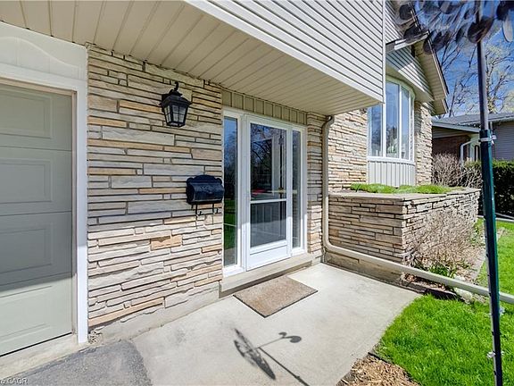 4th image of 172 Rennie Dr
