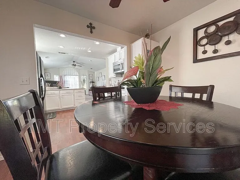 9424 Blackswain Pl — Photo 7