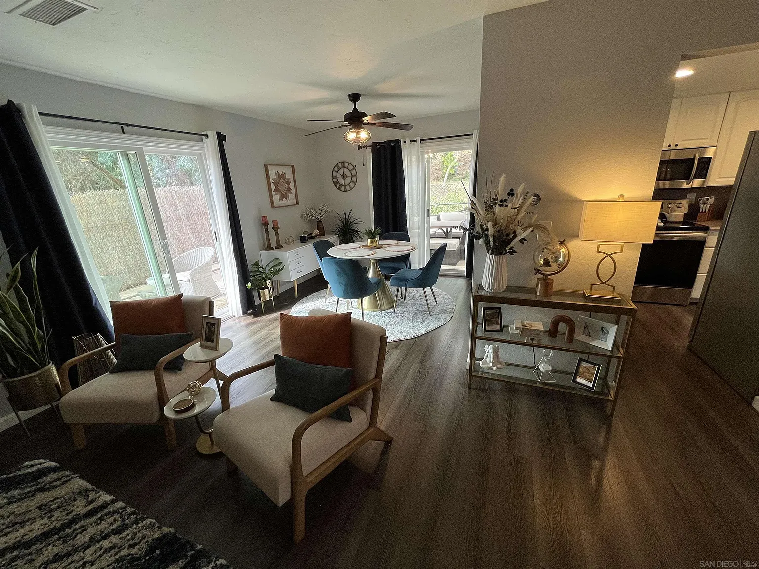 2 bed, 1.5 bath, 1190 sqft, $2,950 — Photo 2