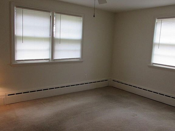5th image of 19 Butternut Ln