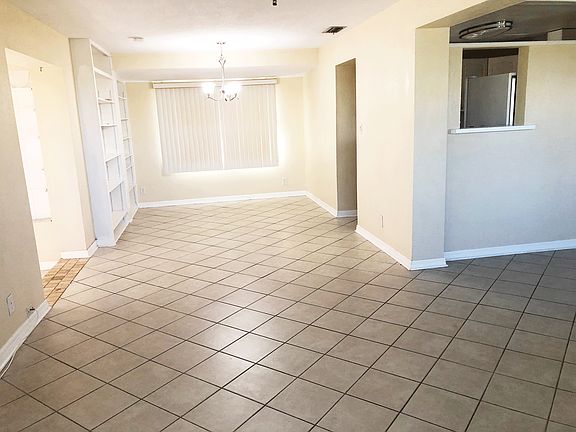 Breakfast Nook with Shelves 