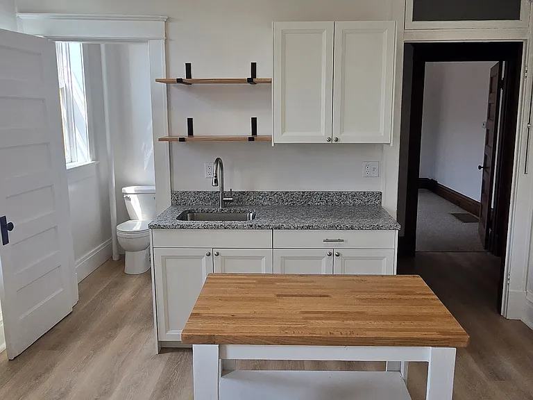 218B N Jackson St #B — Photo 3