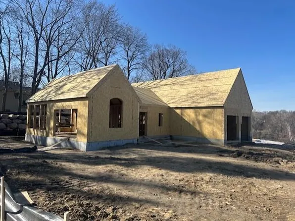 2683 Lakeview Ct, Saint Paul, MN 55110