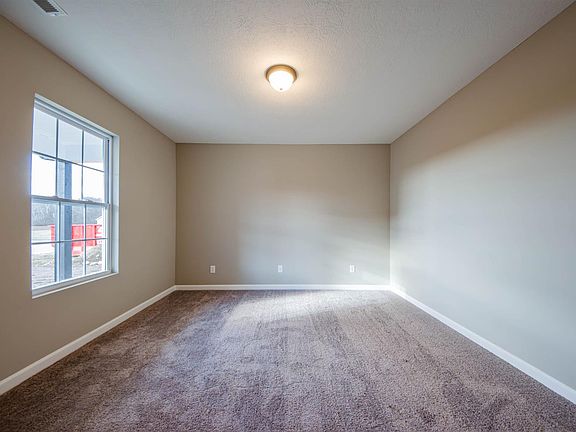 3rd image of 72 Pebble Stone Ln