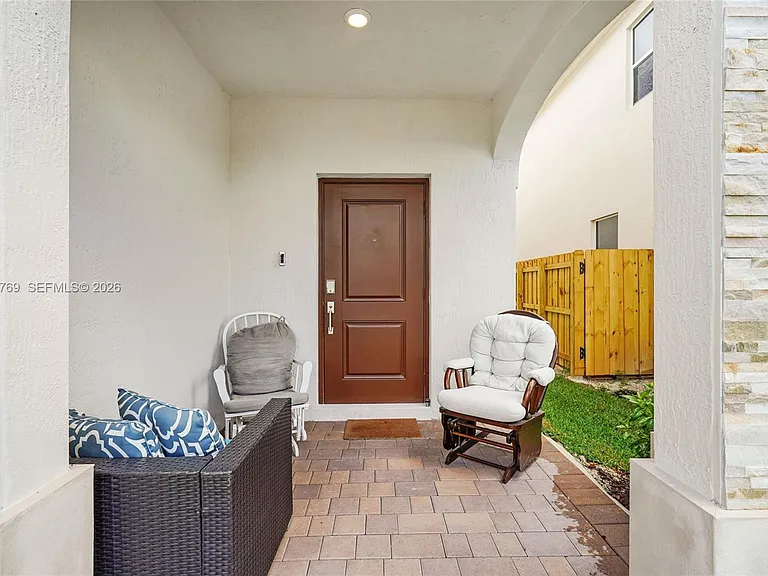 2629 SE 24th Pl — Photo 2