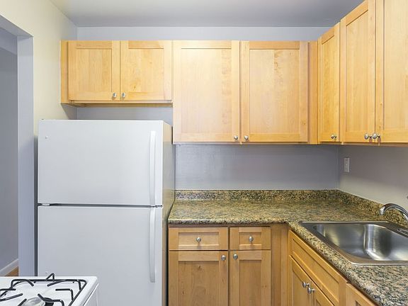 3rd image of 341 E 62nd St APT 1B