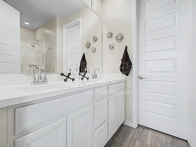 5816 N 90th Dr — Photo 16
