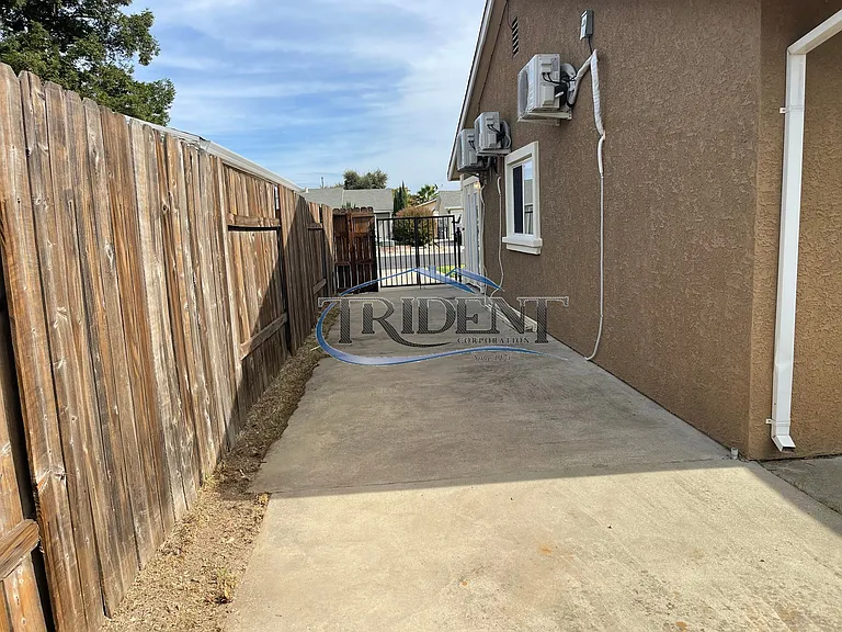 4400 Martel Dr — Photo 16