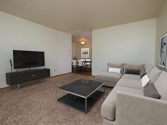 Fargo, ND Southwind Apartments | Living