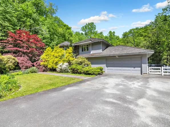 24 Roxbury Road, Woodbury, CT 06798